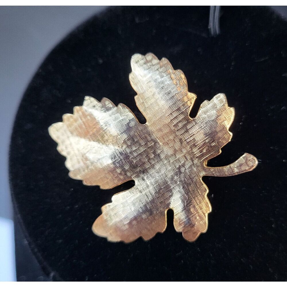 Vintage 1970s Gold Tone Metal Maple Leaf Shape Pin Brooch Safety Pin 1.9"